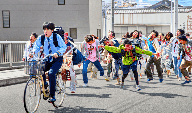  Eiji Akaso en la película 'Zom 100'. Foto: Netflix   